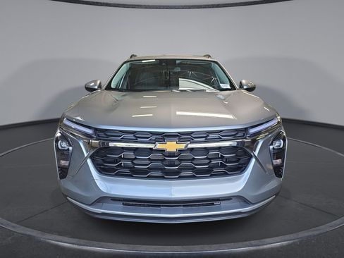 New 2026 Chevrolet Trax LT w/ Driver Confidence Package FWD image 3
