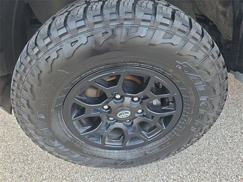 Used 2019 Toyota Tacoma SR5 image 17