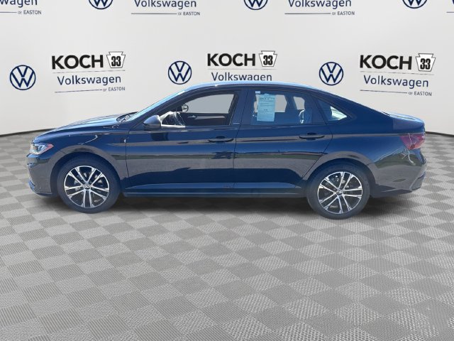 Used 2025 Volkswagen Jetta Sport FWD image 4