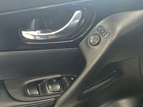 Used 2019 Nissan Rogue Sport SV w/ Technology Package image 12