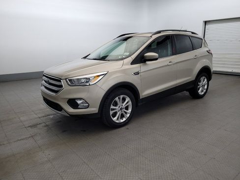 Used 2017 Ford Escape SE w/ Equipment Group 201A AWD/4WD image 2