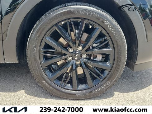 Certified 2022 Kia Telluride SX w/ Towing Package FWD image 7