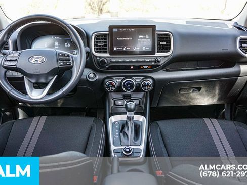 Used 2025 Hyundai Venue SEL image 25