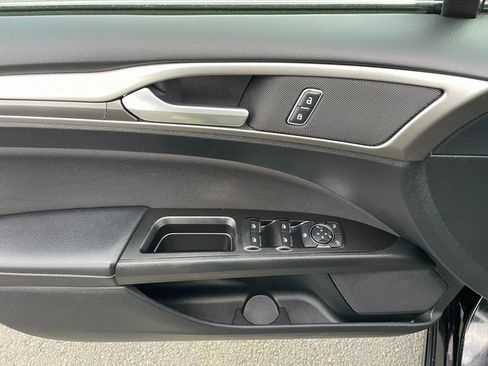 Used 2017 Ford Fusion SE w/ Equipment Group 201A image 13