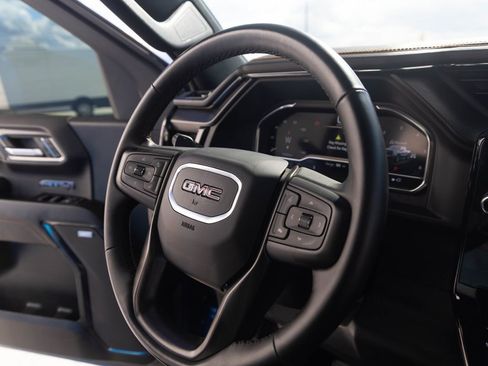 Used 2024 GMC Sierra 1500 AT4 w/ Technology Package AWD/4WD image 29