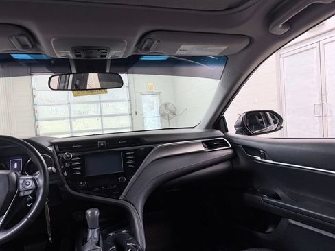 Used 2018 Toyota Camry SE w/ Moonroof Package FWD image 25