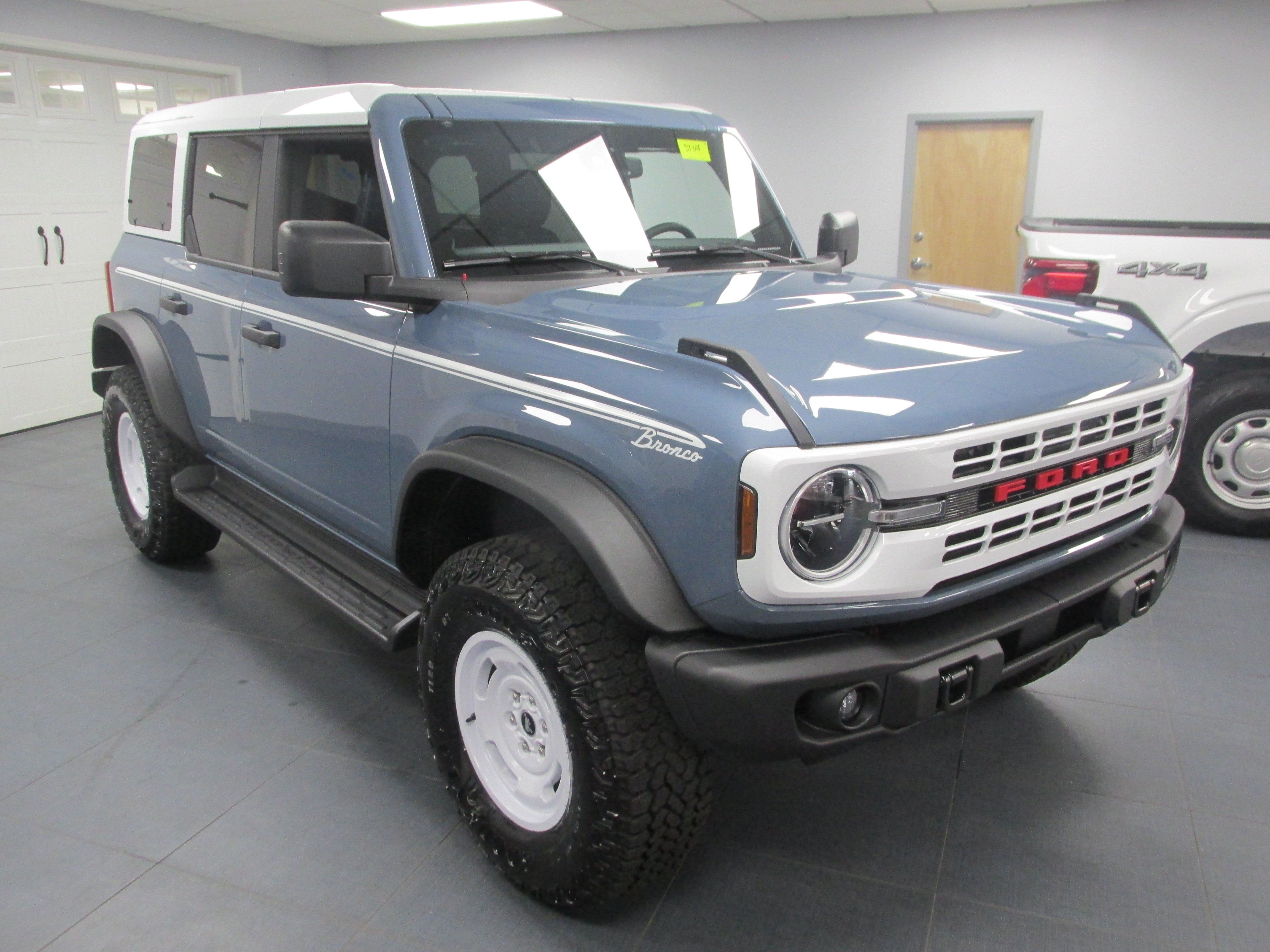 New 2025 Ford Bronco Heritage Edition AWD/4WD image 3