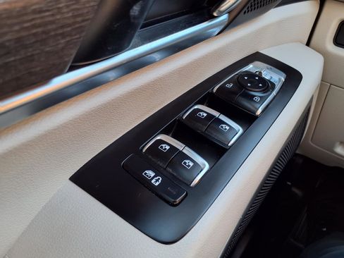 Used 2022 Kia Telluride EX w/ EX Premium Package FWD image 11
