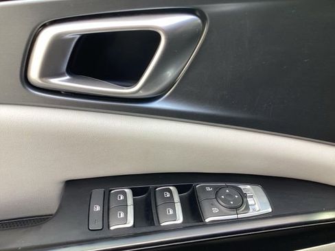 Used 2023 Kia Carnival LX FWD image 21