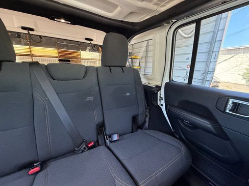 Used 2025 Jeep Wrangler Unlimited Sahara AWD/4WD image 37