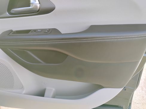 Used 2022 Chrysler Pacifica Touring-L image 20