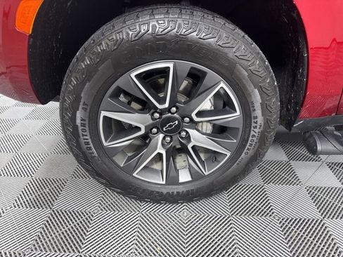 Certified 2024 Chevrolet Tahoe Z71 w/ Luxury Package image 9