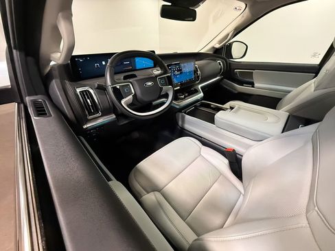Used 2025 Ford Expedition Max Platinum w/ Driver's Package AWD/4WD image 2