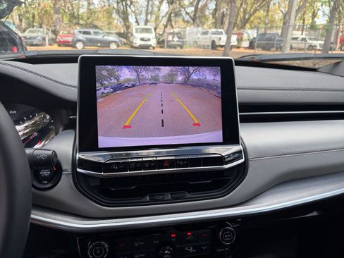 Used 2025 Jeep Compass Limited image 21