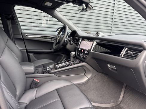 Used 2026 Porsche Macan AWD/4WD image 13
