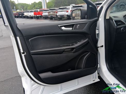 Used 2020 Ford Edge SE FWD image 10