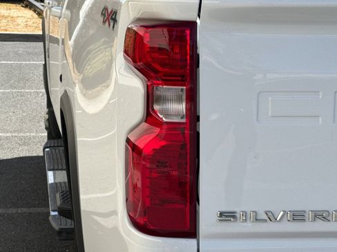 Used 2025 Chevrolet Silverado 2500 LT w/ Convenience Package AWD/4WD image 45