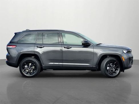 New 2026 Jeep Grand Cherokee Altitude image 7
