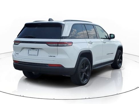 Used 2024 Jeep Grand Cherokee Limited w/ Luxury Tech Group II AWD/4WD image 3