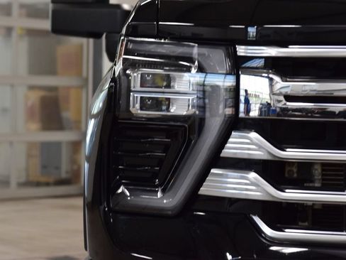 Used 2024 Chevrolet Silverado 2500 High Country w/ High Country Premium Package AWD/4WD image 12