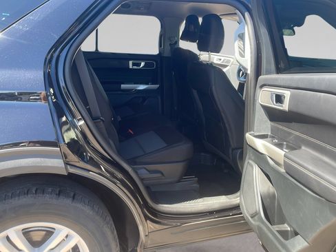 Used 2023 Ford Explorer XLT AWD/4WD image 16
