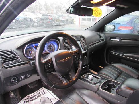 Used 2018 Chrysler 300 S w/ 300S Alloy Edition image 10