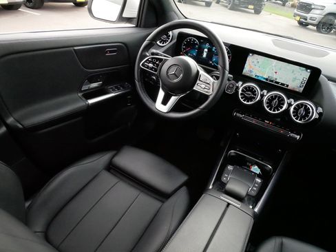 Used 2022 Mercedes-Benz GLA 250 4MATIC image 9