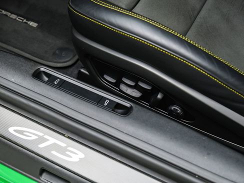 Used 2022 Porsche 911 GT3 RWD image 32