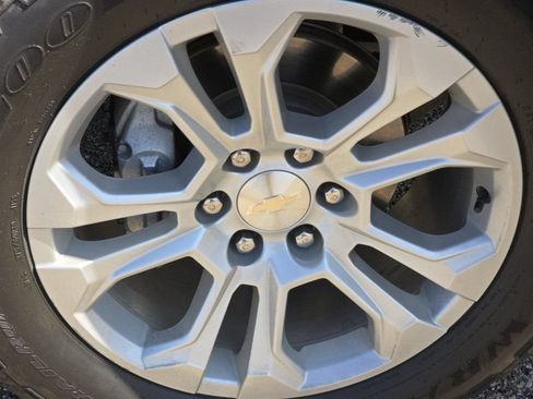 Used 2022 Chevrolet Silverado 1500 LTZ AWD/4WD image 15