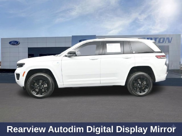 Used 2023 Jeep Grand Cherokee Overland w/ Luxury Tech Group IV AWD/4WD image 9