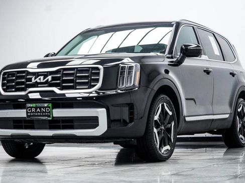 Used 2023 Kia Telluride S w/ S Sunroof Package FWD image 11