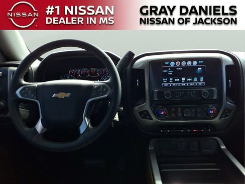 Used 2018 Chevrolet Silverado 1500 LTZ AWD/4WD image 9