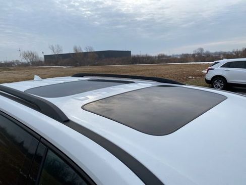 Used 2023 Chevrolet Traverse RS image 7