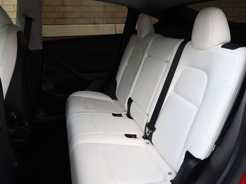 Used 2022 Tesla Model Y Performance AWD/4WD image 18