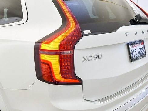 Certified 2025 Volvo XC90 B6 Plus w/ Protection Package Premier image 11