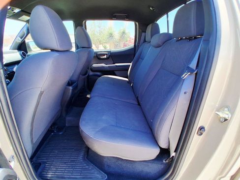 Used 2019 Toyota Tacoma TRD Off-Road w/ Technology Package AWD/4WD image 21