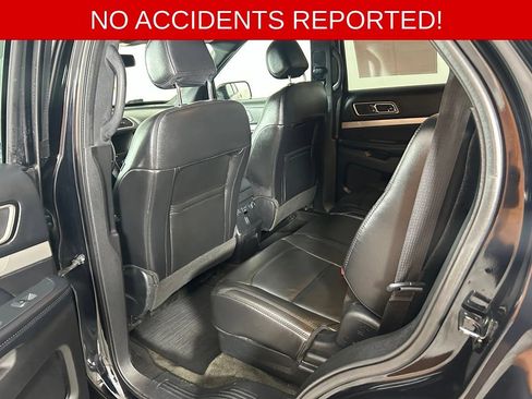 Used 2017 Ford Explorer XLT w/ Equipment Group 202A AWD/4WD image 12