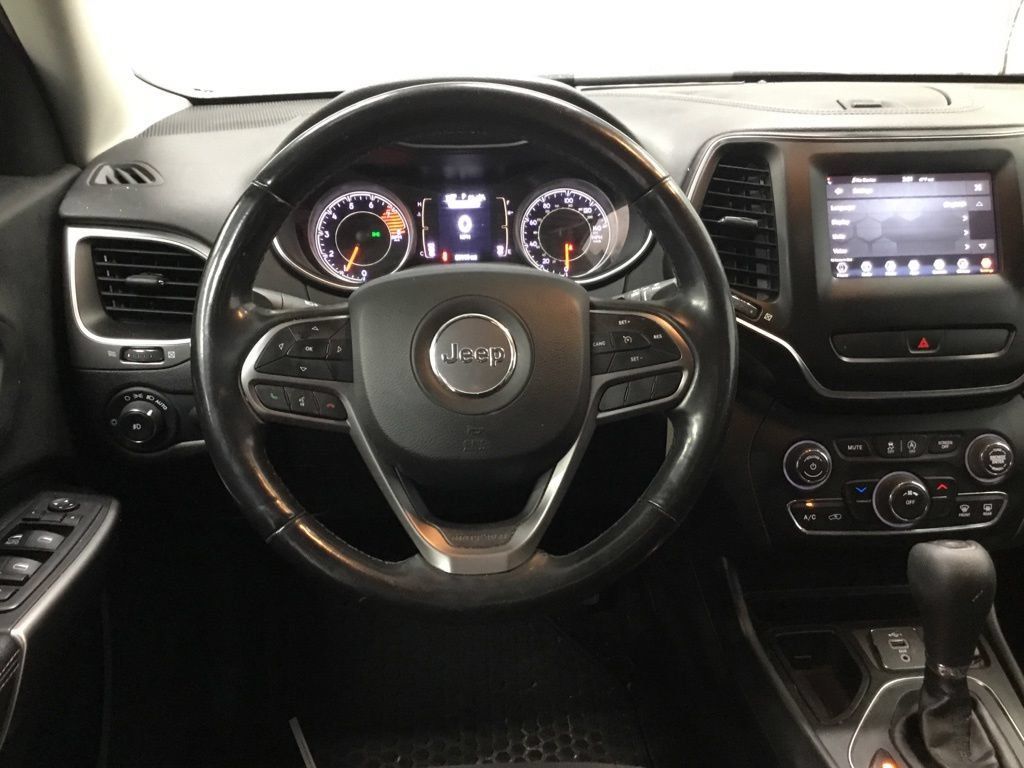 Used 2019 Jeep Cherokee Latitude w/ Cold Weather Group FWD image 25