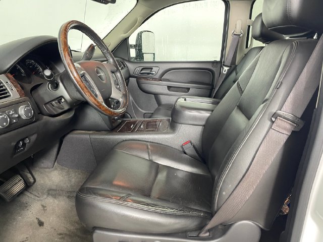 Used 2013 GMC Sierra 2500 Denali w/ Suspension Package, Off-Road AWD/4WD image 2