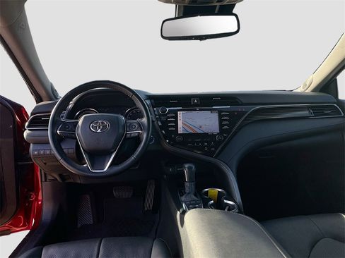 Used 2020 Toyota Camry XLE image 23