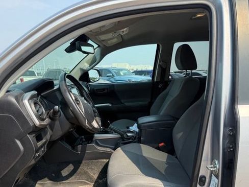 Used 2018 Toyota Tacoma SR5 AWD/4WD image 14