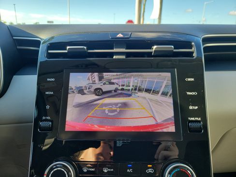 Used 2023 Hyundai Tucson SE image 10