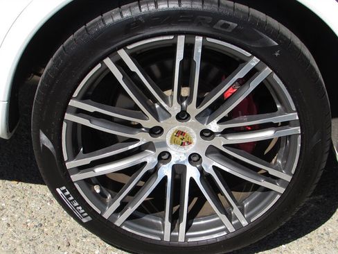 Used 2016 Porsche Cayenne GTS AWD/4WD image 38