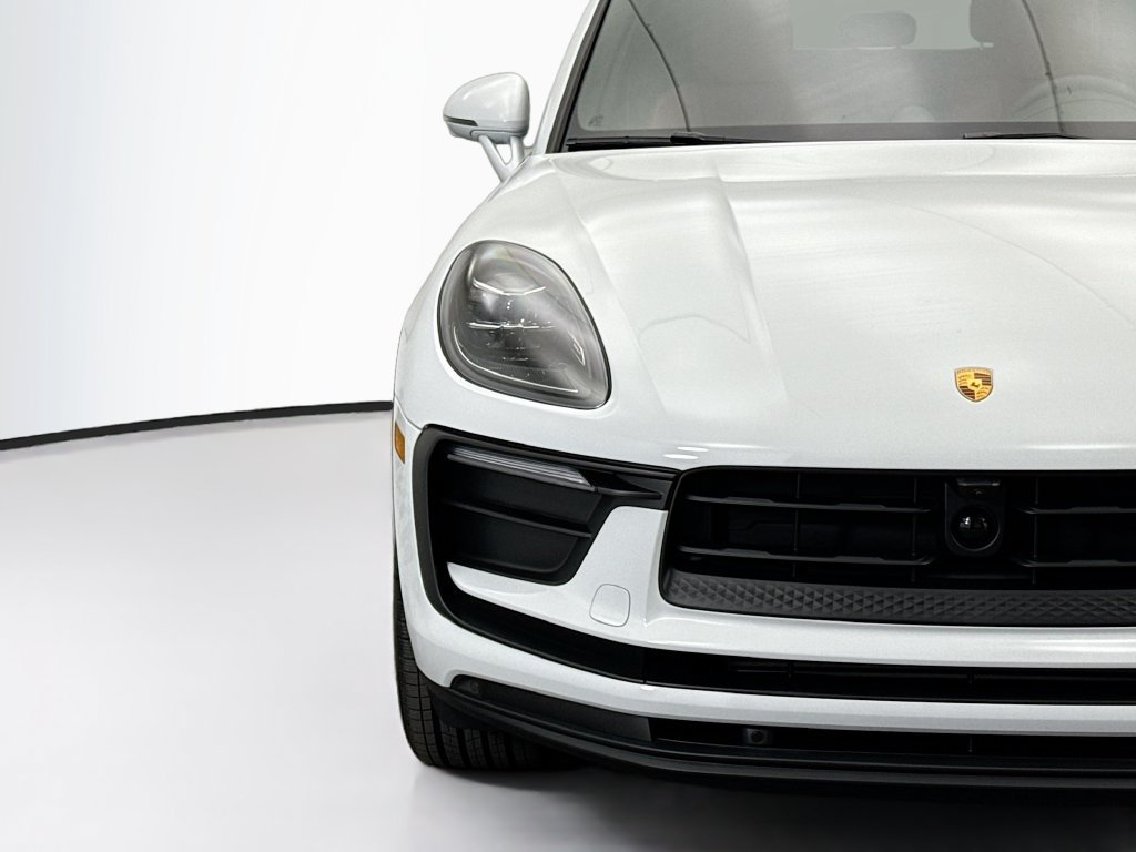 Used 2026 Porsche Macan AWD/4WD image 12