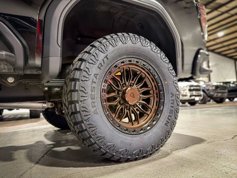 Used 2025 GMC Sierra 2500 AT4X AWD/4WD image 7