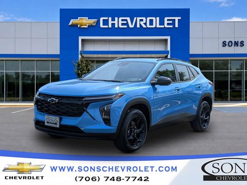 New 2026 Chevrolet Trax LT w/ Midnight Edition FWD image 1