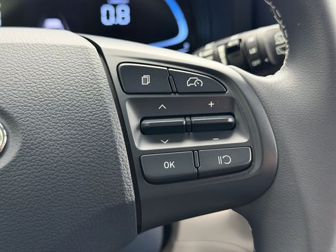 Used 2023 Hyundai Venue Limited FWD image 14