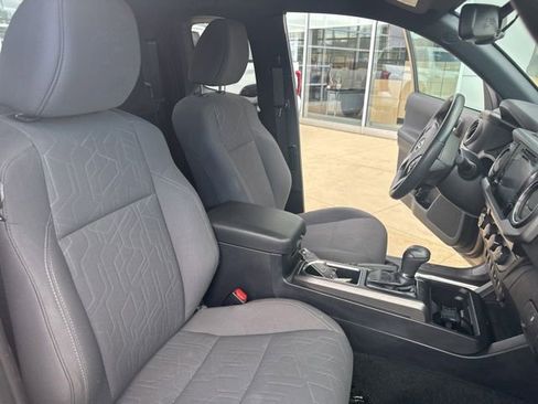 Used 2019 Toyota Tacoma TRD Sport w/ Technology Package AWD/4WD image 30