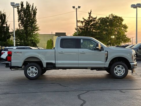 New 2026 Ford F350 XLT w/ XLT Premium Package AWD/4WD image 9