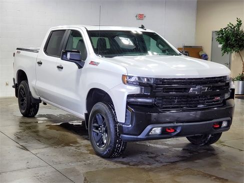 Used 2020 Chevrolet Silverado 1500 LT Trail Boss image 3